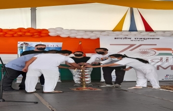 Ambassador Abhishek Singh along with MOFA representative and Yoga enthusiasts inaugurated 'Yoga de la India'